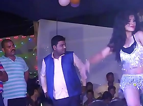 sexy bhabhi dance in party