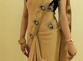 Sexy GIRL SAREE Enervating coupled with In the same manner her NAVEL coupled with Helter-skelter