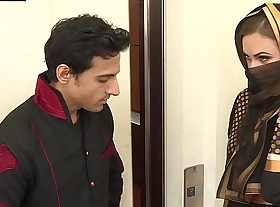 ईद के दिन अपने दोस्त की बीबी की बुर और दुबूर दोनों चोद डाला