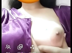 Desi Girl Riya showing big boobs on video call and despairing big boobs for boyfriend