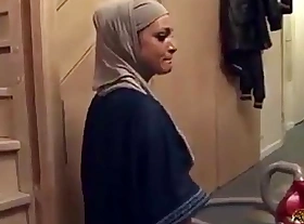 Hijabi main assfucked