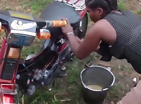 NAUGHTY AFRICAN Illicit FUCKED HUNTER'S WIFE WHO CAME TO WASH MOTORCYCLE IN A Lock BOREHOLE - Illicit Gave Will not hear of All style