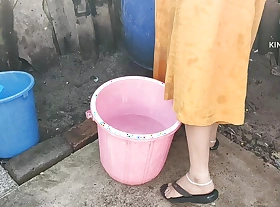 Anita yadav irrigate outside with hot ass