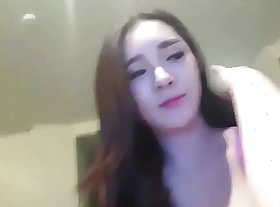 Korean cam chip divide up shows she has milk in her titties