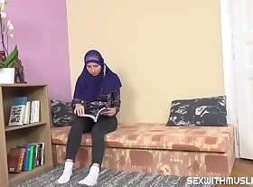 Sexy muslim teacher gives chest lesson