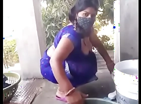 Geeta Bhabhi washing apparel round boobs open