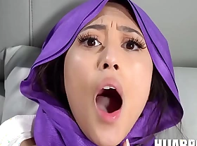 Asian Muslim girl Alexia Anders Blows Will not hear of BF in Car