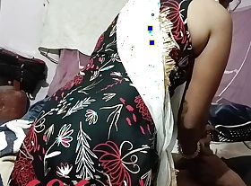 Naukrani ne malik se chudwaya, made sex with proprietor
