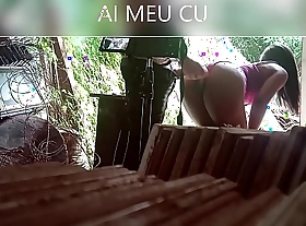 morena toda pequena dando a buceta e o cu