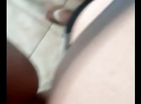 Indian Empregada abrindo as pernas para o patrão no carro
