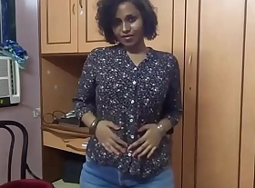 Big ass mumbai college girl spanking themselves fucking her tight desi pussy