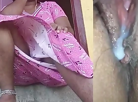 Indian Tamil Stepmom Seduce Young Friend (Pussy Licking) Cum overseas Sheet connected with Clear audio
