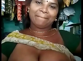 Sexy Tamil aunty showing her pair