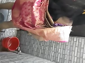 Desi peeing clogged up in marriage hall. These videos are yowl mine got detach from internet