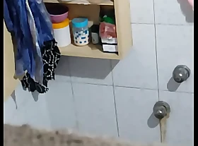 Spying on Indian aunty bathing part 1