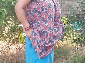 Hot sexy Kitu Bhabhi got naked in the jungle and gave her friend a full view of her breasts and pussy.