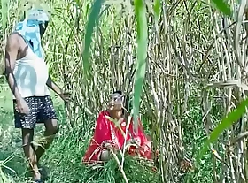 देशी गर्लफ्रेंड ने ब्वॉयफ्रेंड के साथ जंगल में खेत में चुड़वाया हिन्दी