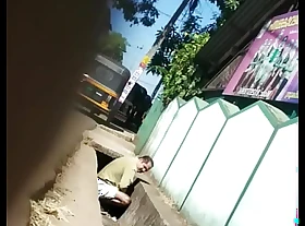 Desi Agony aunt urinating roadside