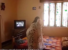 super indian aunty changing saree