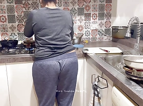 Hot Indian Kitchen: Love Making with Step Sister - Milf Big Ass is Eaten, Kissed and Pressed!