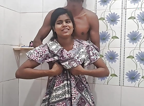 Desi bhabhi discount me padosan ki ne pati gaya bahar raat bhar chhod ban mayor bana