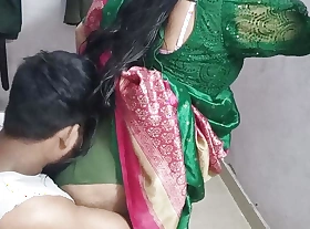 Indian Desi Aishwarya Bhabhi Ki Saari Utha Ke Mast Chudai Kar Panty Pe Sara Maal Nikal Diya. Hugh Kunshot on Her Panties.