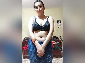Sexy Paki Girl Showcases Her Breast Part 5