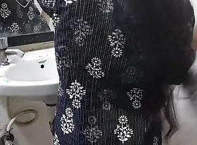 Desi step sister ne apne step fellow-clansman ko apni boobs dikhaya
