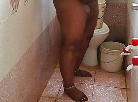 Bathroom sexual intercourse yon my son in law,indian hot anty gives his congregation to him..