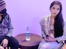 Husband se chhupa kar Boss se Hotel me chudbai