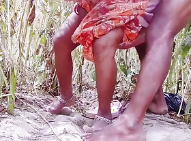 Bangali bhaiya ne bhabhi ko jungal me ghori bana ke boudi me chod dala.indian Desi Village dehati ki aunty hindi viral sexual intercourse membrane