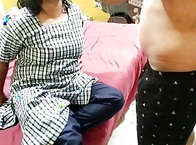 Slutty stepsis offers her pussy involving get a new laptop