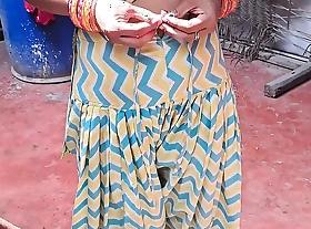 Indianhot body bhabhi xshika bathing