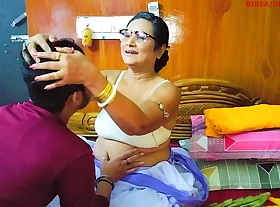 Horny fucking grand with grand desi chodachudi when grany alone at home..