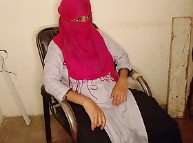 Sister-in-law alone in an obstacle house to succeed in milk