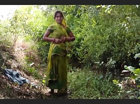 Desi bahu lifted their way clothing just about the outdoor jungle and put their way finger just about their way pussy and showed their way brother-in-law is yearning for sex by akin their way brother-in-law my big ass.