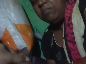 Desi real indian aunty seduced and fucked