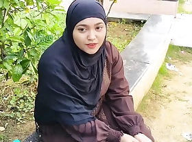 Poor Muslim Hijab Girl Paise Ke Liye Porn Blear producer Se Chud gyi, Outdoor Garden Sex in Hindi