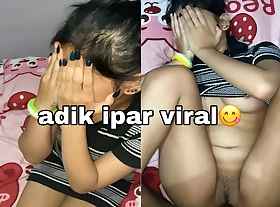 Viral stepsister enters sister-in-law's room
