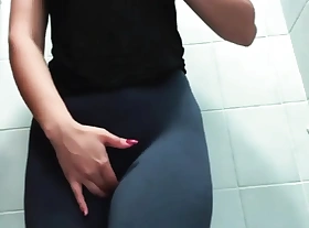 Desi code of practice ladki apni chut me ungli krti leak viral video