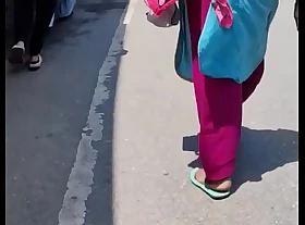 desi aunty obese gaand walking in road