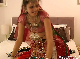 Gujarati Indian University Babe Jasmine Mathur Garba Dance